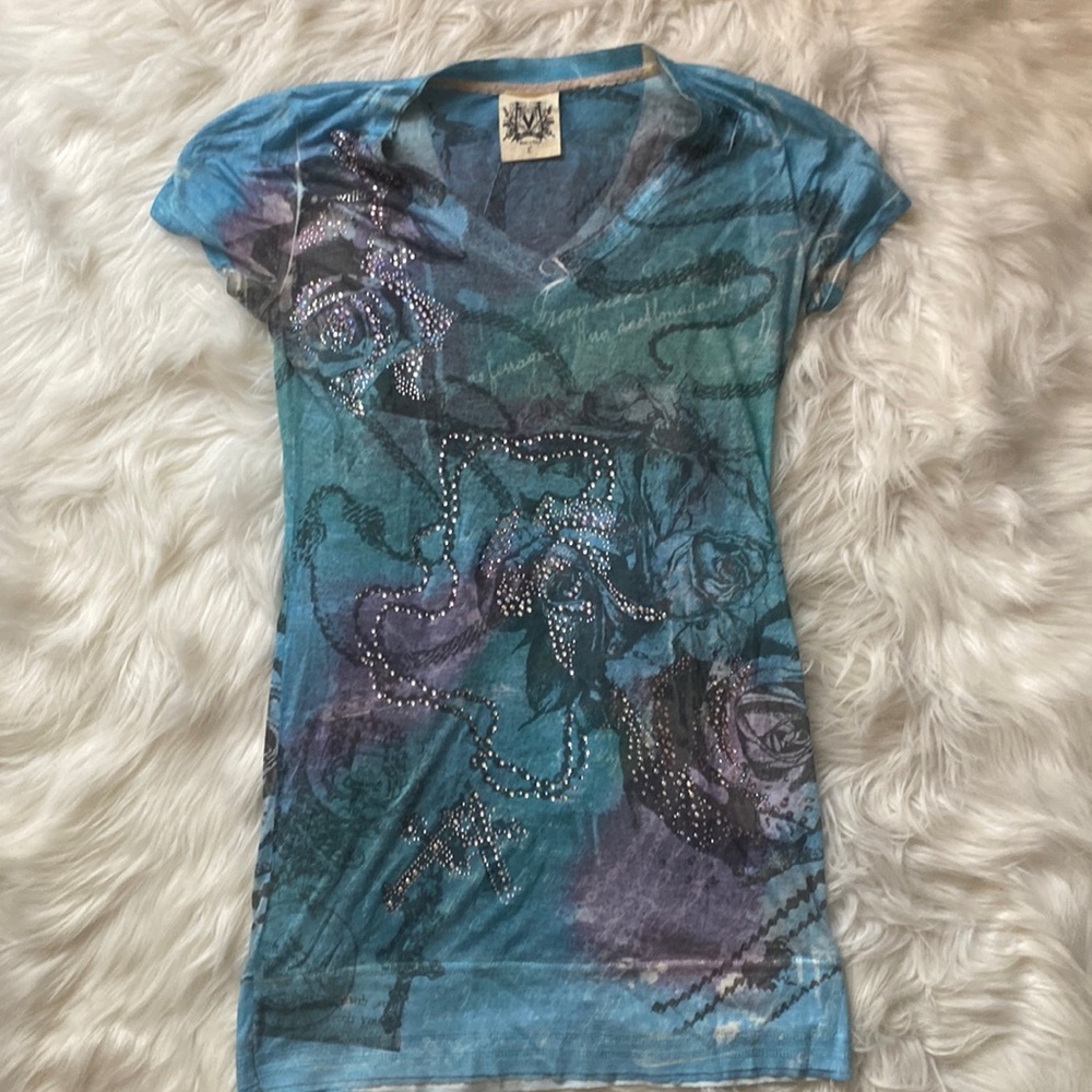 Miss Me short sleeve v-neck top, size Large